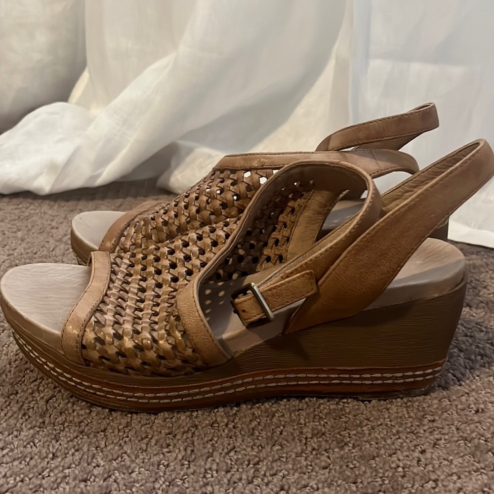 Antelope wedge sandals size US 7